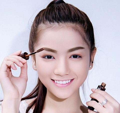 Cách trang điểm nhẹ cho gương mặt tròn