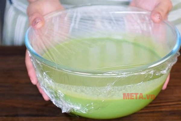 Bước 3 bọc túi nilong cất vào tủ lạnh 1 tiếng