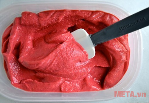 Món kem dâu kết hợp cùng vị sữa chua, mật ong thơm mát Món kem dâu kết hợp cùng vị sữa chua, mật ong thơm mát