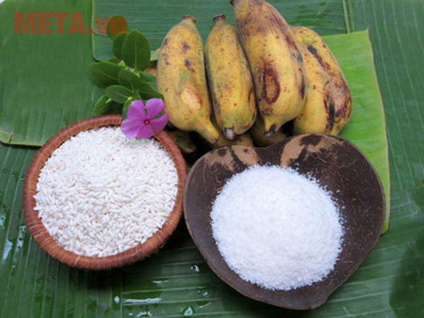 Bạn nên chọn gạo nếp ngon, chuối vừa chín tới cho món bánh chuối nướng