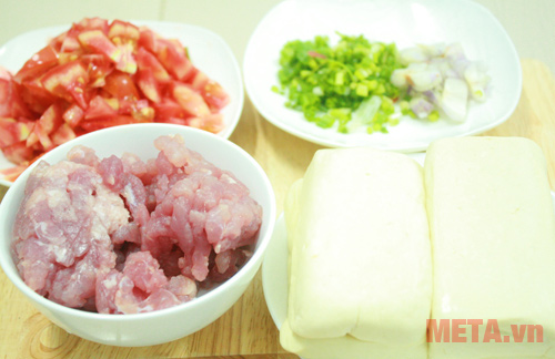 Nguyên liệu để chế biến món đậu phụ nhồi thịt sốt cà chua