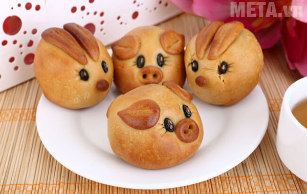 Bánh trung thu là một món đặc biệt trong mân cỗ chông trăng Bánh trung thu là một món đặc biệt trong mân cỗ chông trăng