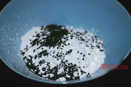 Thêm vừng đen để thêm hương vị và tạo cho món ăn thêm đẹp mắt Thêm vừng đen để thêm hương vị và tạo cho món ăn thêm đẹp mắt