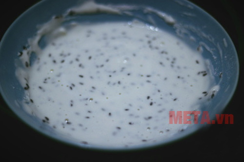 Trộn đều hỗn hợp tránh bị vón cục Trộn đều hỗn hợp tránh bị vón cục