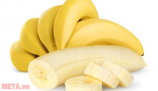 Chuẩn bị chuối chín có vỏ màu vàng đều, không bị nẫu 