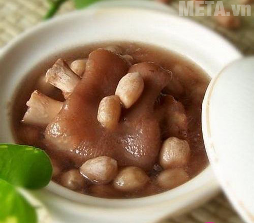 Tăng size vòng 1 với món chân giò hầm với lạc