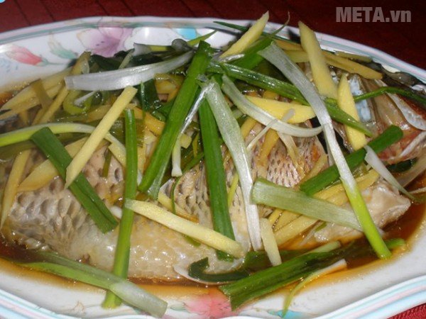 Món cá hấp đã xong, thật bắt mắt và ngon miệng 