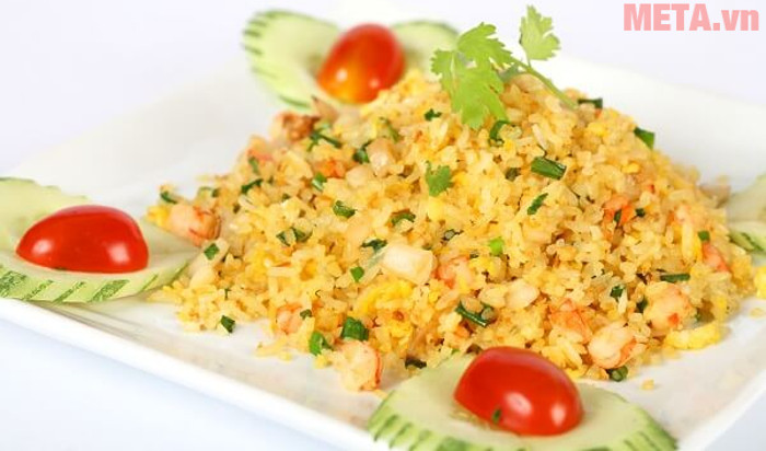 Cơm chiên tỏi, món ăn thích hợp khu thu đến