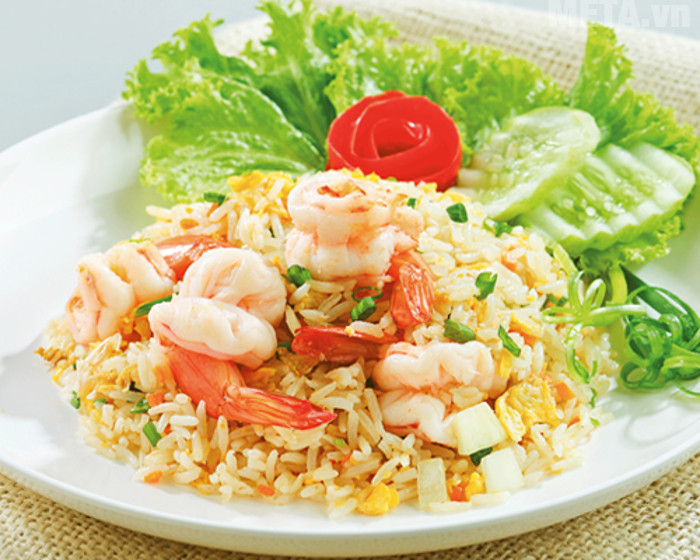 Cơm chiên tôm hấp dẫn, ăn mãi không chán