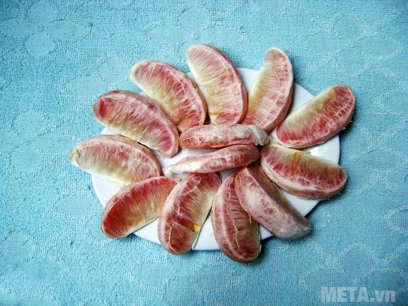 Tách múi bưởi rời ra Tách múi bưởi rời ra