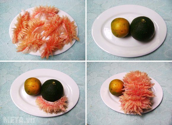 Lấy tăm gắn quả cam và quả quýt vào nhau, rồi gắn thêm múi bưởi đã tẽ lên quả cam Lấy tăm gắn quả cam và quả quýt vào nhau, rồi gắn thêm múi bưởi đã tẽ lên quả cam