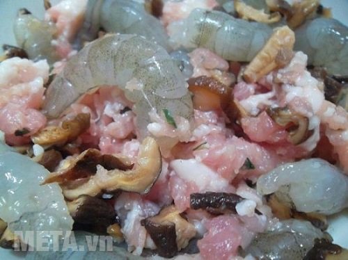 Xào qua nhân bánh xèo Xào qua nhân bánh xèo