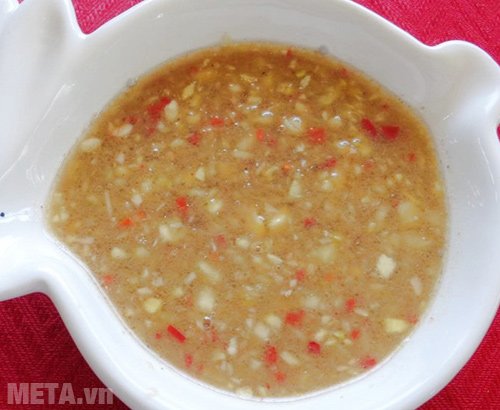 Pha nước mắm để chấm cá Pha nước mắm để chấm cá