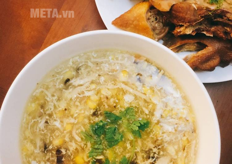 Món súp gà thơm ngon, hấp dẫn Món súp gà thơm ngon, hấp dẫn