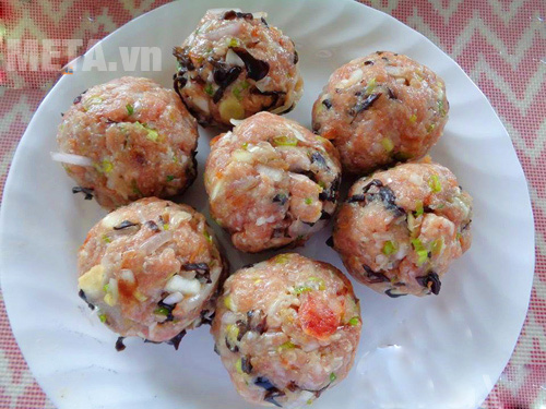 Viên tròn cho kín trứng cút 