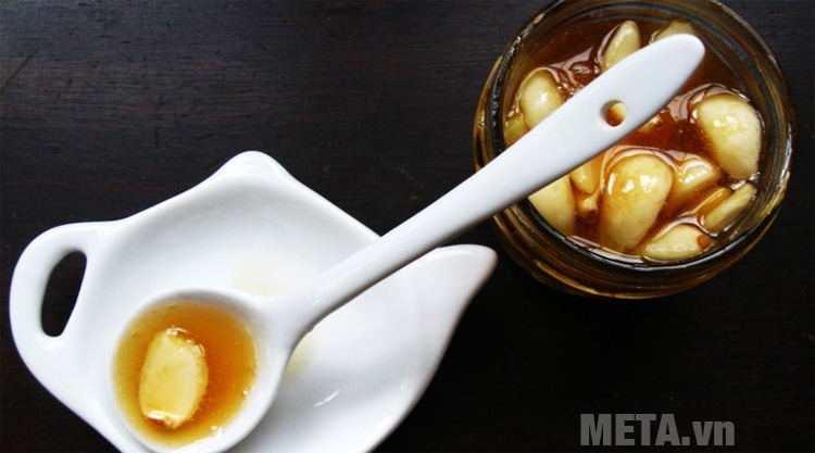 Tỏi ngâm mật ong Tỏi ngâm mật ong