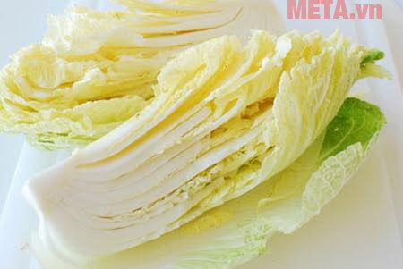 Cải thảo bạn cần ướp đến khi mềm dẻo, gập vào mà không bị gãy nứt là được Cải thảo bạn cần ướp đến khi mềm dẻo, gập vào mà không bị gãy nứt là được