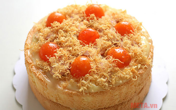 Bánh bông làn trứng muối là món ăn được nhiều người yêu thích