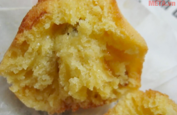 Bánh còn sống và bị ướt là một lỗi bạn chỉ cần điều chỉnh nhiệt độ lò nướng sẽ khắc phục được