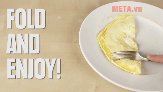 Cắt trứng rồi thưởng thức thành phẩm