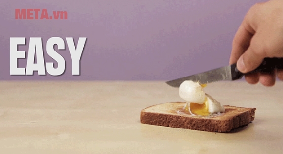 Trứng được làm kiểu này thường ăn kèm với bánh mỳ sandwich Trứng được làm kiểu này thường ăn kèm với bánh mỳ sandwich