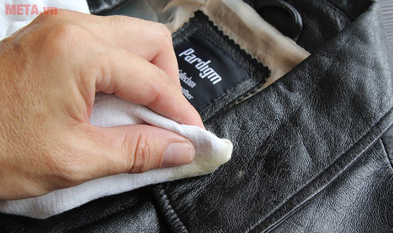 Áo khoác da dễ dàng vệ sinh cơ bản nhất