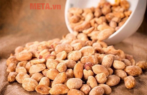 Lạc rang húng lìu là món ăn thơm ngon, dễ ăn