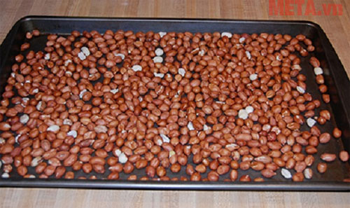 Bạn có thể nướng lạc hoặc rang lạc trên chảo cát