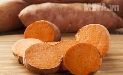 Nên chọn khoai lang ruột vàng khi làm sẽ lên màu đẹp hơn
