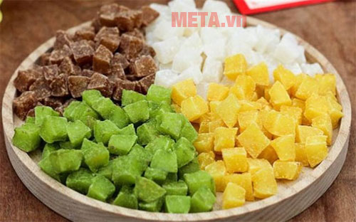 Món mứt dừa với nhiều màu sắc đẹp mắt