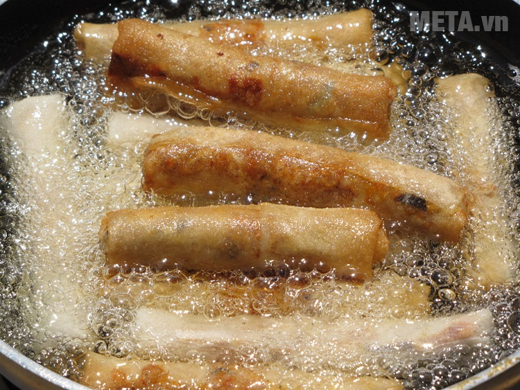 Chiên nem ngập dầu Chiên nem ngập dầu