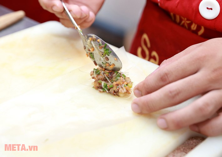 Cuốn nem vừa tay Cuốn nem vừa tay