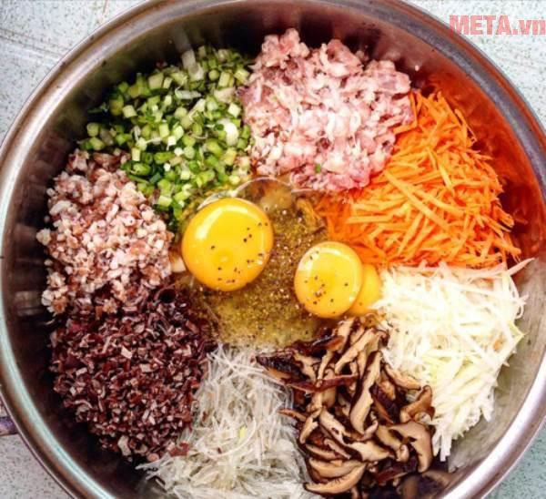 Trộn nhân nem vừa phải Trộn nhân nem vừa phải