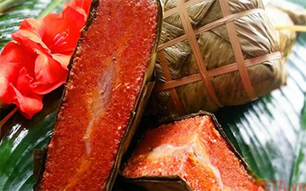 Bánh chưng gấc sẽ hấp dẫn như này đây