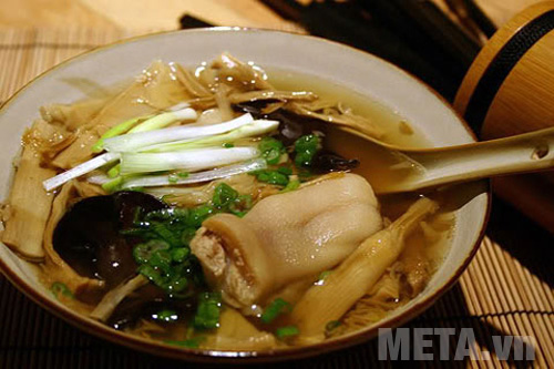 Bát canh măng khô hầm xương nóng hổi ăn sẽ ngon lắm đây Bát canh măng khô hầm xương nóng hổi ăn sẽ ngon lắm đây