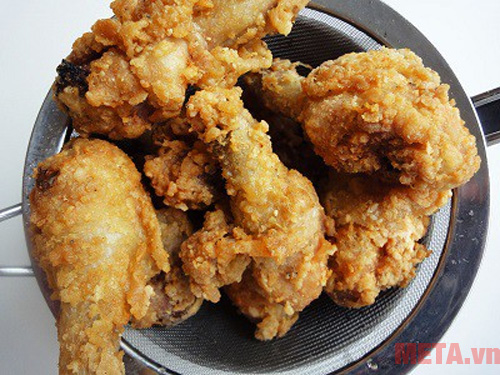Bạn chiên gà giòn Bạn chiên gà giòn