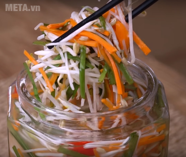 Món dưa giá chua cay ngọt, sẽ giúp món thịt ngày Tết đỡ thêm phần ngon hơn