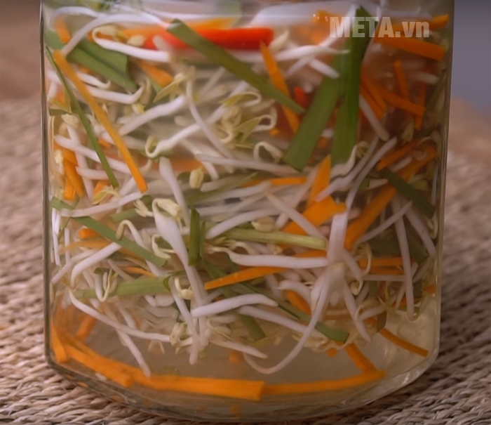 Chỉ cần ngâm 2 ngày là dưa muối đã có thể ăn được rồi