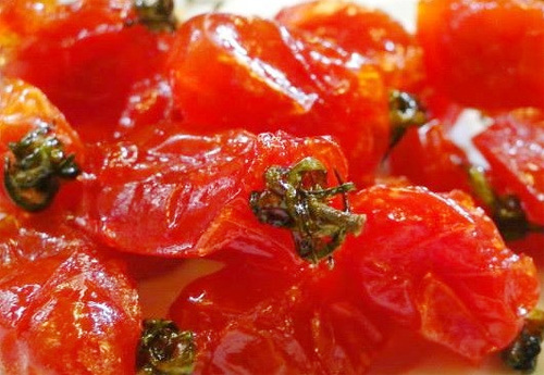 Mứt cà chua có màu đỏ đem may mắn cho gia đình cả năm Mứt cà chua có màu đỏ đem may mắn cho gia đình cả năm