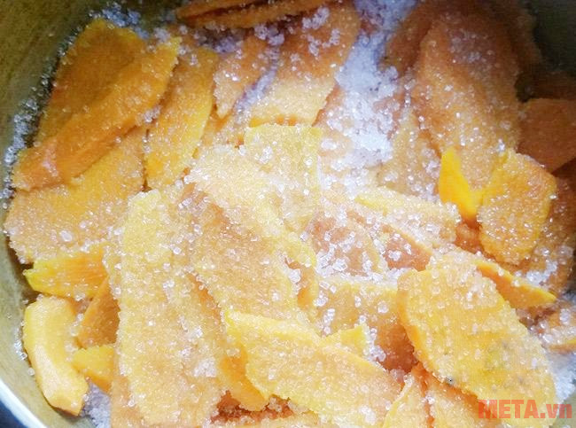 Bạn ướp nghệ với đường