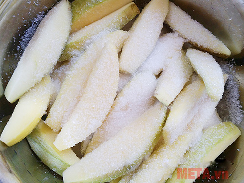 Ngâm xoài với đường theo tỉ lệ 1kg xoài - 600g đường