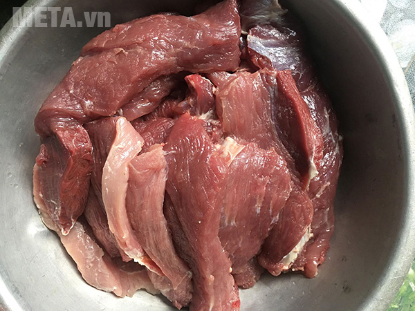 Thái thịt thành thớ như hình Thái thịt thành thớ như hình