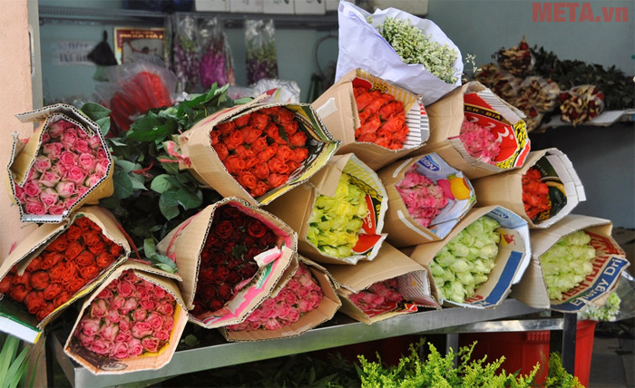 Để giữ hoa được tươi lâu đầu tiên bạn cần chọn mua hoa tươi