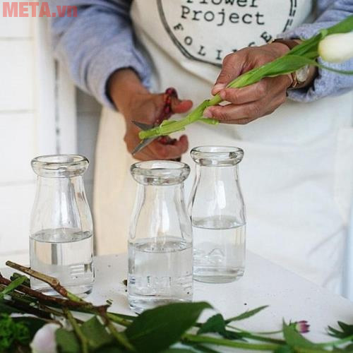 Cắt tỉa cành đúng cách cũng là yếu tố để giữ hoa tươi Cắt tỉa cành đúng cách cũng là yếu tố để giữ hoa tươi