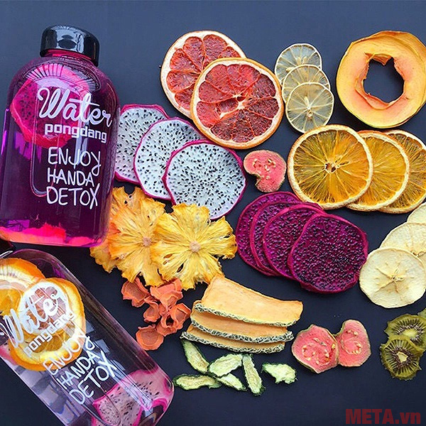 Detox hoa quả khô là loại thức uống rất tốt cho các chị em đẹp