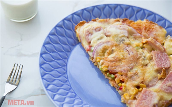 Thành phẩm Cách làm bánh pizza cơm nguội bằng chảo chống dính lạ miệng, ngon hết nấc