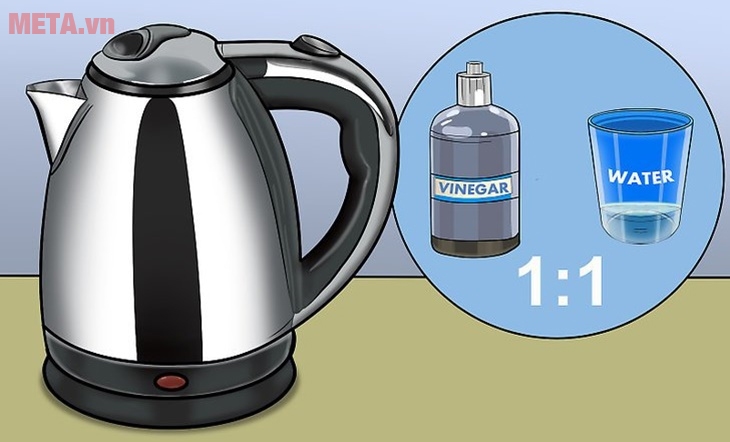 Sử dụng giấm ăn và nước để loại bỏ các mảng bám trên ấm siêu tốc Sử dụng giấm ăn và nước để loại bỏ các mảng bám trên ấm siêu tốc