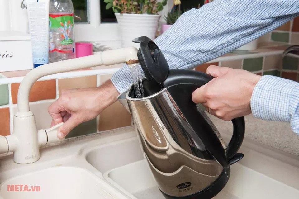 Thường xuyên vệ sinh ấm siêu tốc để tăng độ bền cho ấm Thường xuyên vệ sinh ấm siêu tốc để tăng độ bền cho ấm