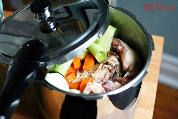 Nấu sườn bằng nồi áp suất