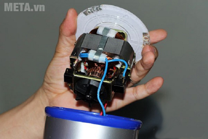 Máy xay sinh tố bị khét? Nguyên nhân và cách khắc phục Động cơ máy xay hoạt động quá tải